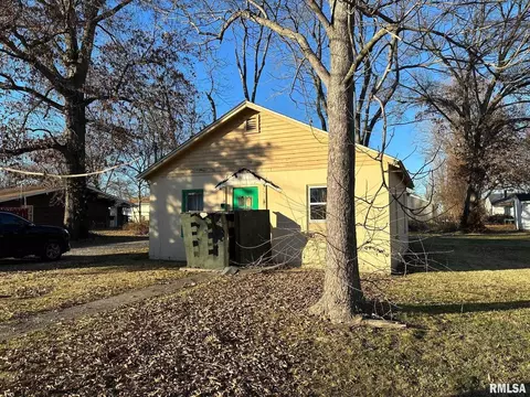 1007 E Ruth St, Benton, IL 62812 photo 3