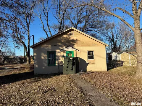 1007 E Ruth St, Benton, IL 62812 photo 2