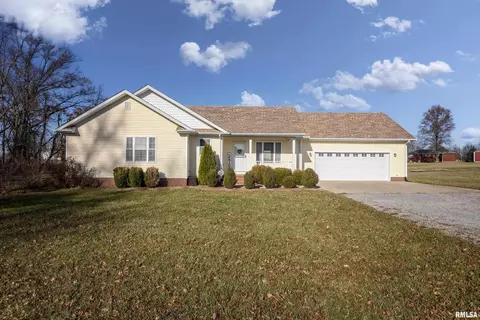 2 Holly St, Dahlgren, IL 62828
