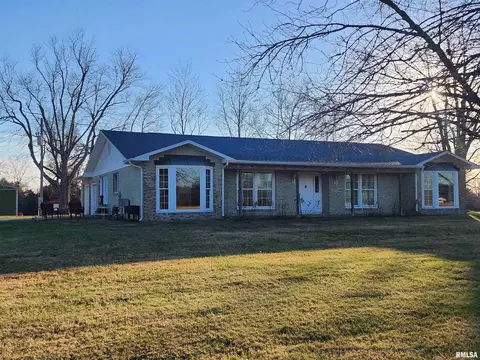 11 Zan Ln, Eddyville, IL 62928