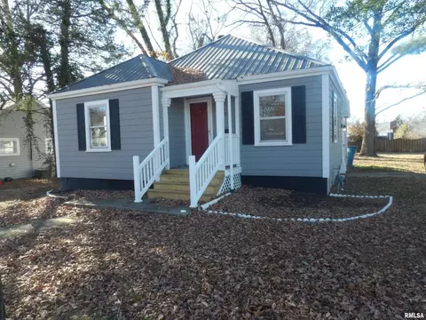1009 N Main St, Benton, IL 62812