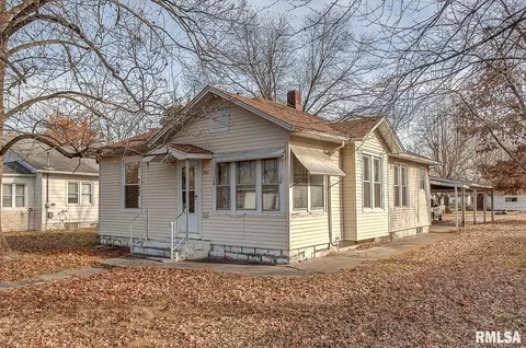 922 N 11th St, Murphysboro, IL 62966