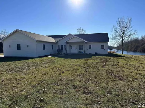 4892 Cedar Point Ln, Pinckneyville, IL 62274