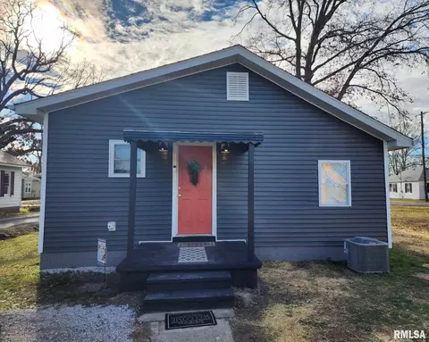 903 E Webster St, Benton, IL 62812 photo 8