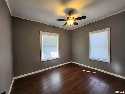 903 E Webster St, Benton, IL 62812 photo 16