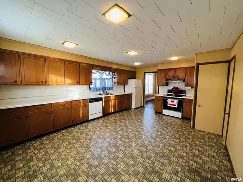 2109 Saline Ave, Eldorado, IL 62930 photo 10