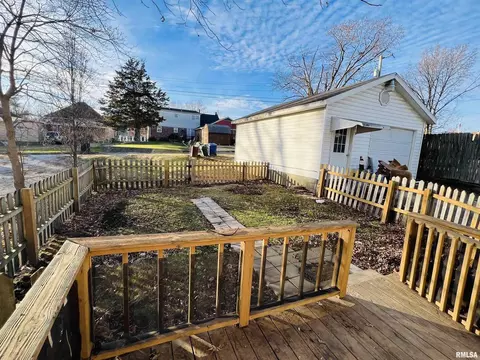 2109 Saline Ave, Eldorado, IL 62930 photo 6
