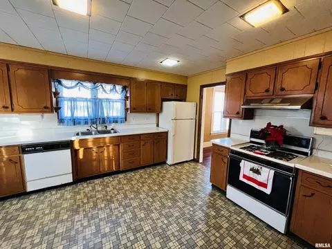 2109 Saline Ave, Eldorado, IL 62930 photo 8