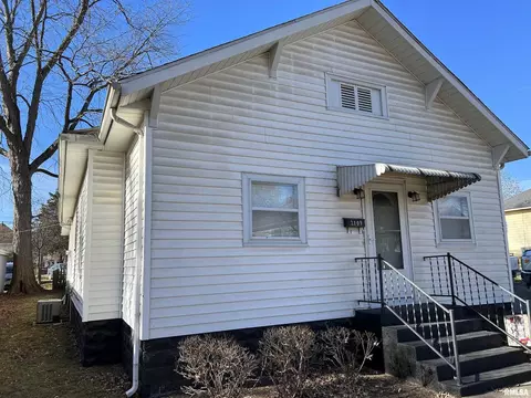2109 Saline Ave, Eldorado, IL 62930 photo 2