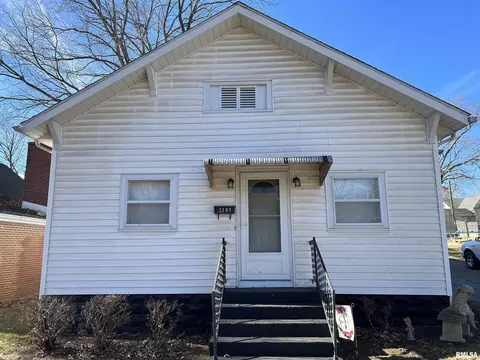2109 Saline Ave, Eldorado, IL 62930