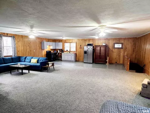 301 E Chicago Ave, Orient, IL 62874 photo 9