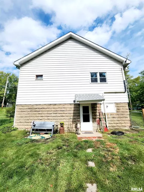 301 E Chicago Ave, Orient, IL 62874 photo 3