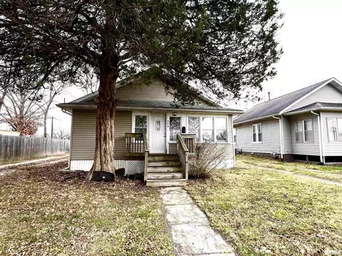 404 S Pine St, Zeigler, IL 62999