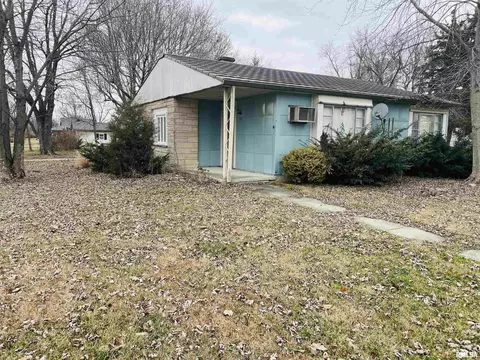 500 W Monroe Ave, Farina, IL 62838