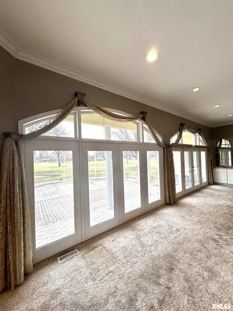 8 Orchard Dr, Centralia, IL 62801 photo 6