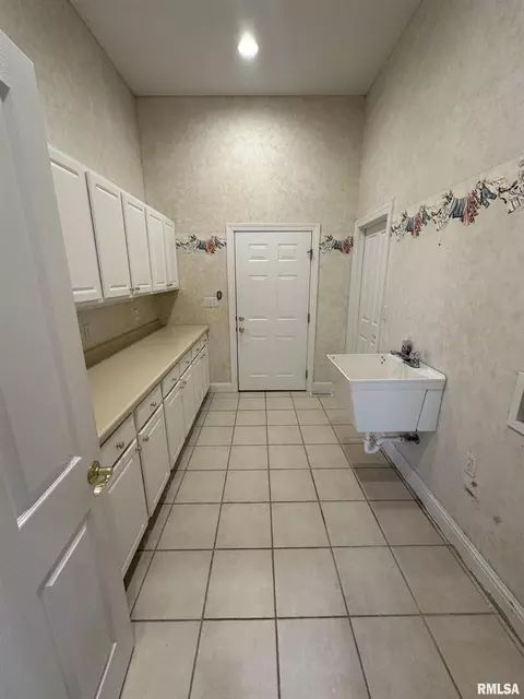 8 Orchard Dr, Centralia, IL 62801 photo 22
