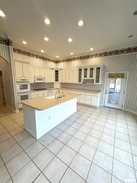 8 Orchard Dr, Centralia, IL 62801 photo 10