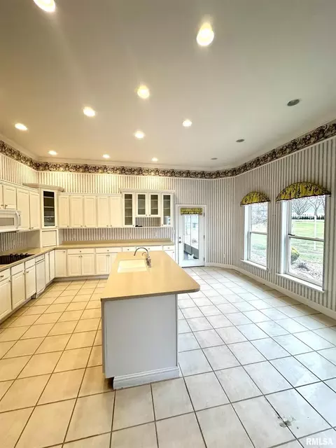 8 Orchard Dr, Centralia, IL 62801 photo 9