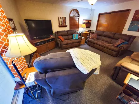 619 N Olive St, Flora, IL 62839 photo 48