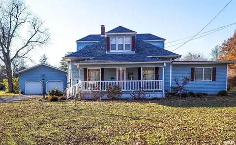619 N Olive St, Flora, IL 62839