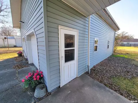 619 N Olive St, Flora, IL 62839 photo 39