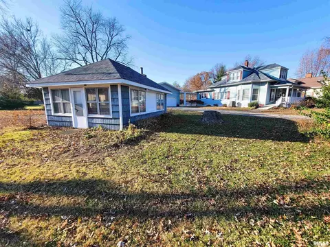 619 N Olive St, Flora, IL 62839 photo 7