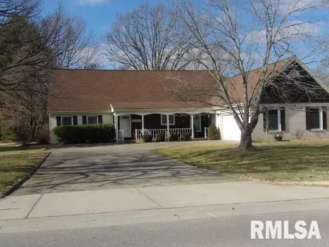 101 St Marys Dr, Harrisburg, IL 62946