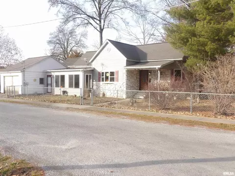 301 N Buchanan St, Benton, IL 62812