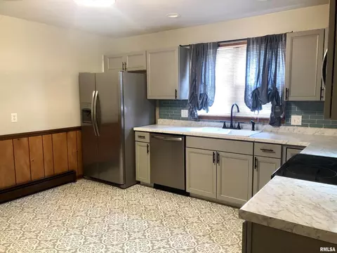 201 S 2nd St, Marion, IL 62959 photo 8