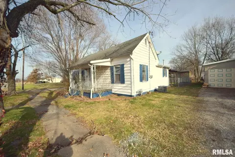 720 N 30th St, Herrin, IL 62948