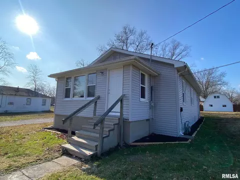 613 S Mcleansboro St, Benton, IL 62812
