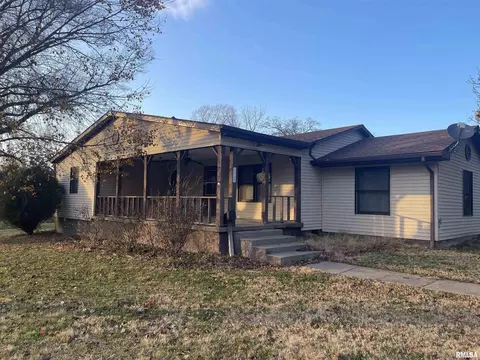 1500 Benton Ave, Johnston City, IL 62951