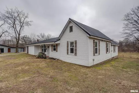 4962 Quail Run Rd, Salem, IL 62881