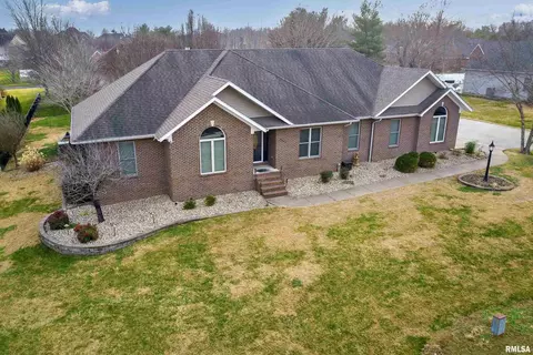2203 Westminster Dr, Marion, IL 62959