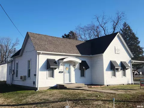 406 Duckworth St, Pinckneyville, IL 62274