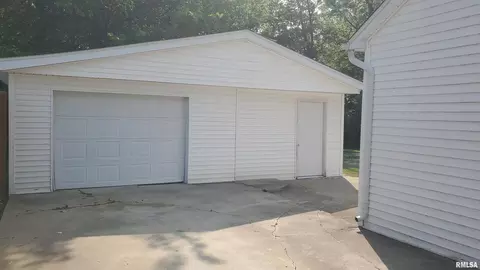 800 State St, Eldorado, IL 62930 photo 3