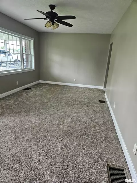 800 State St, Eldorado, IL 62930 photo 5