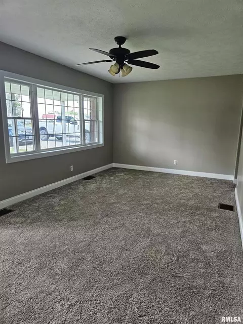 800 State St, Eldorado, IL 62930 photo 6