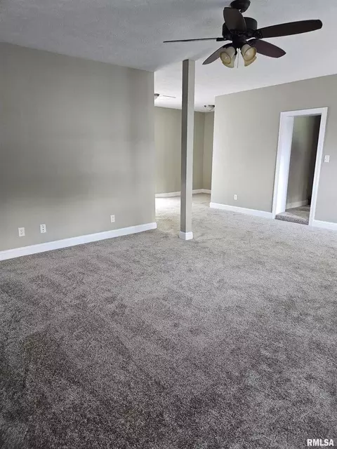 800 State St, Eldorado, IL 62930 photo 7