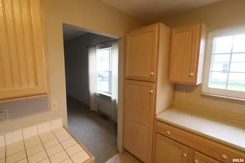 403 N Bush Ave, Hurst, IL 62949 photo 7