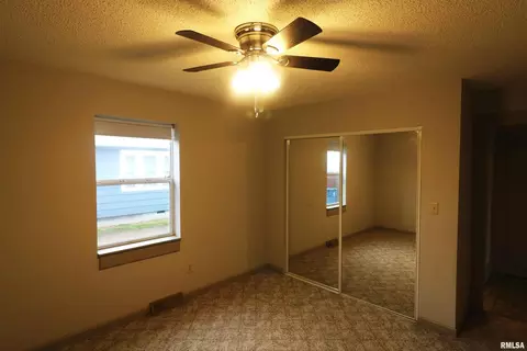 403 N Bush Ave, Hurst, IL 62949 photo 12