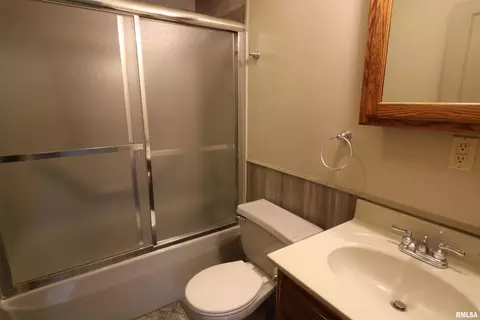 403 N Bush Ave, Hurst, IL 62949 photo 13