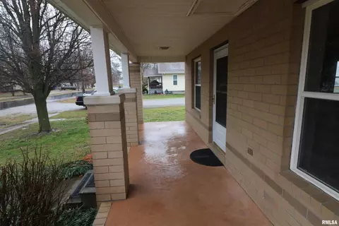 403 N Bush Ave, Hurst, IL 62949 photo 5
