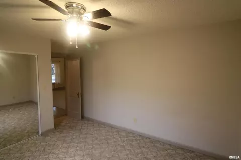 403 N Bush Ave, Hurst, IL 62949 photo 11