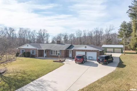6179 N Cherryville Ln, Waltonville, IL 62894