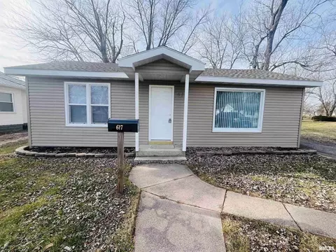 617 Illinois St, Salem, IL 62881