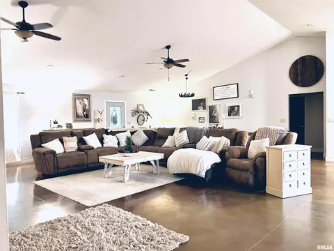 13496 Davidson Rd, Marion, IL 62959 photo 5