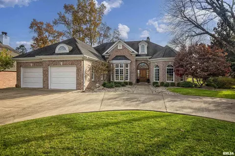 2709 St Andrews Dr, Marion, IL 62959