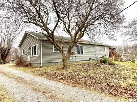 14082 Sesser Lake Rd, Sesser, IL 62884