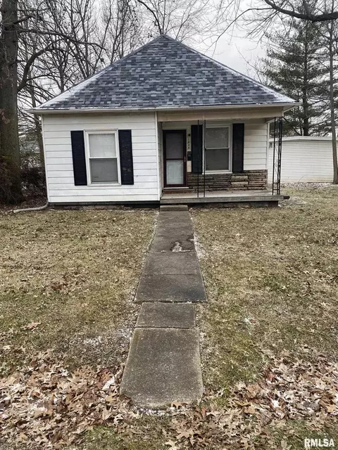 1004 Bond St, Centralia, IL 62801